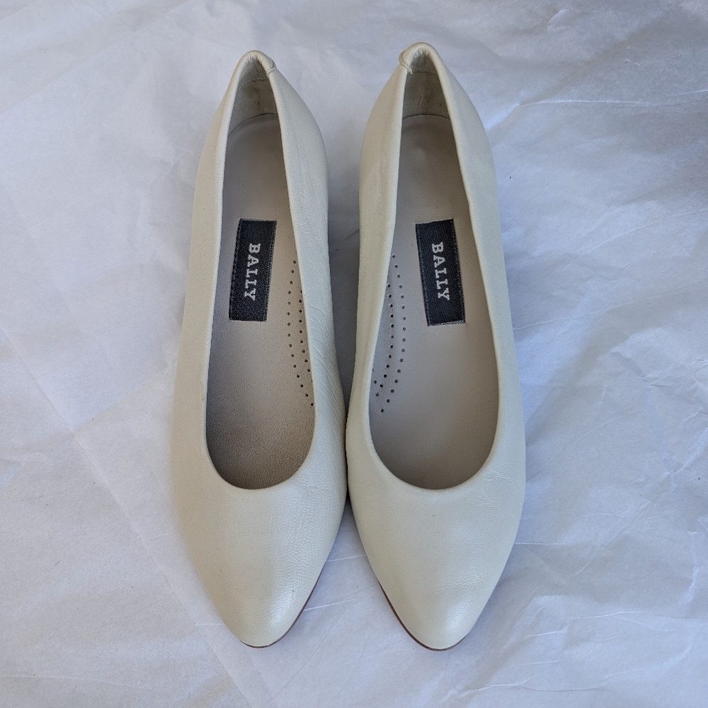 Bally Lela Leather Italian Made Elegant Cream Block Heel Women's Shoes Sz 5.5